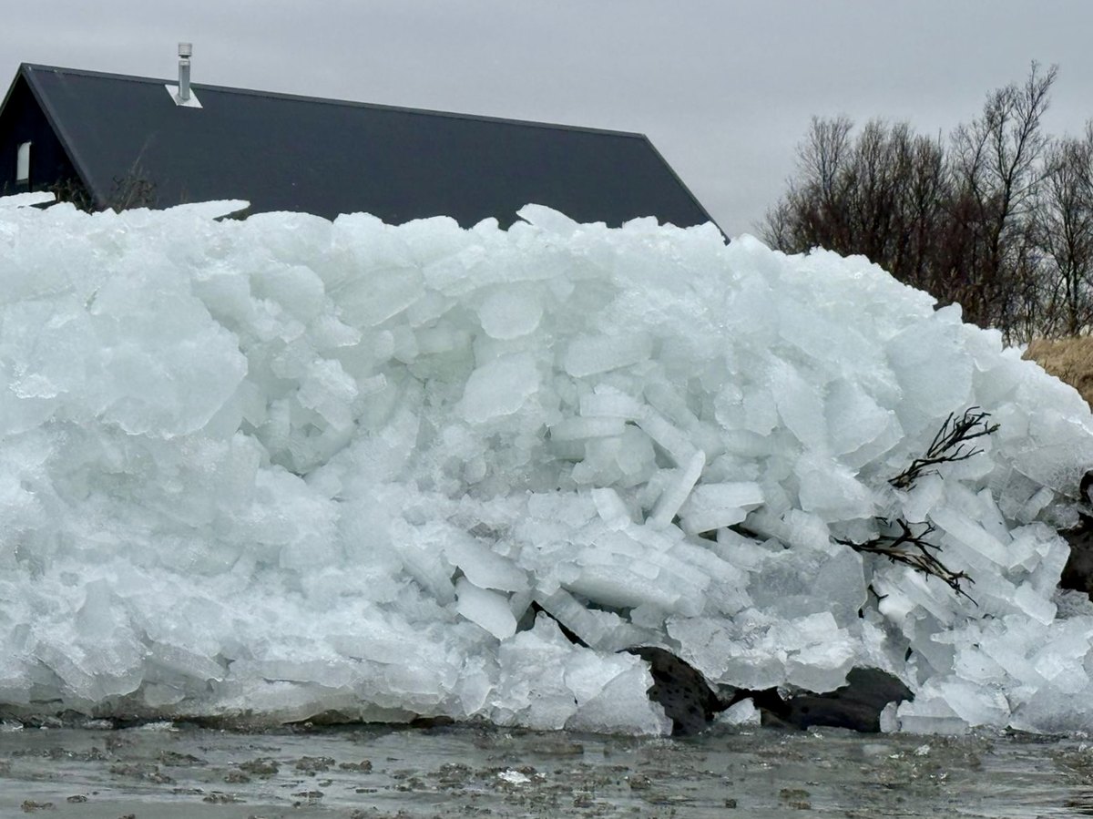 Íshröngl við Apavatn