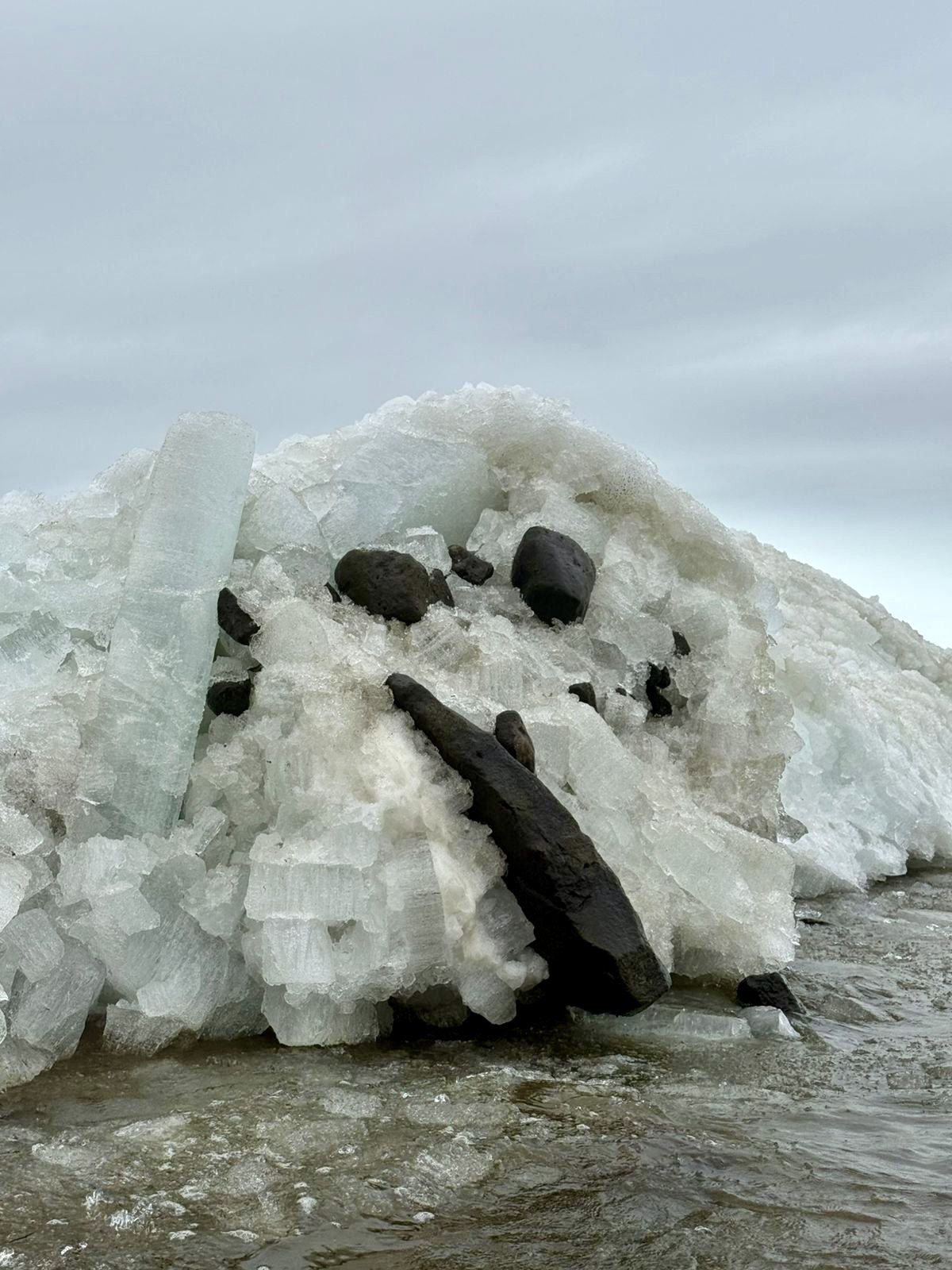 Stóra hellan þarna er líklega á við tvær Húsafellshellur